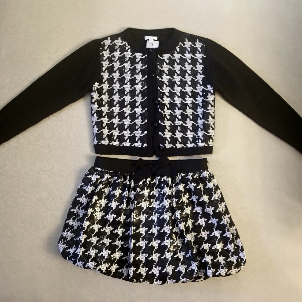 Microbe Kids; 2 pieces set in white and black colors.
